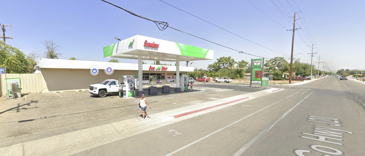 898 E Visalia Rd, Farmersville, CA 93223