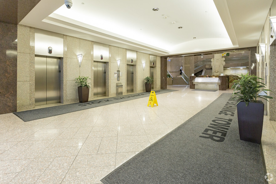 300 5th Ave SW, Calgary, AB for lease - Lobby - Image 3 of 5