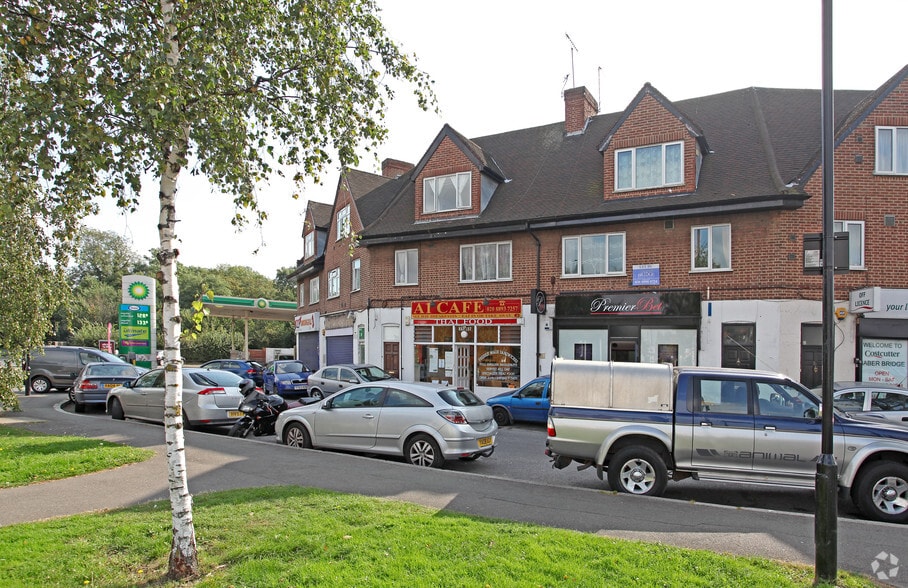 4-4A Baber Bridge Para, Feltham for sale - Primary Photo - Image 1 of 1