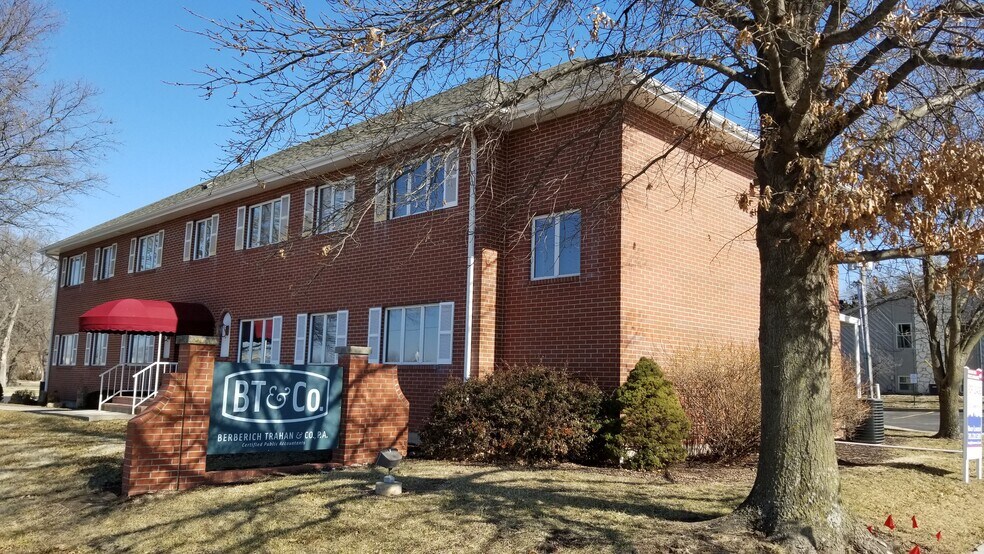 990 SW Fairlawn Rd, Topeka, KS for sale - Building Photo - Image 1 of 1