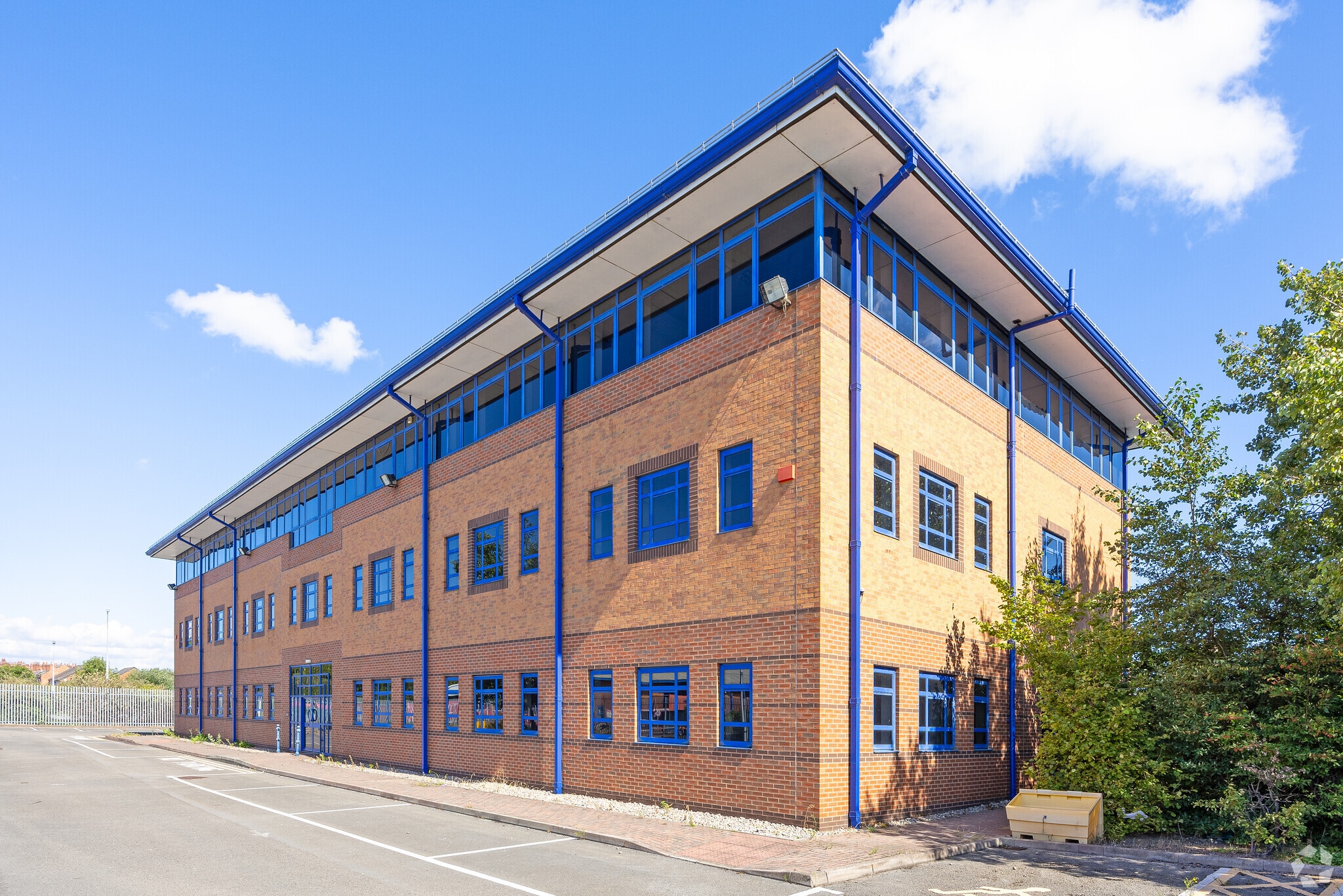 Middle Bank, Doncaster for lease Primary Photo- Image 1 of 4