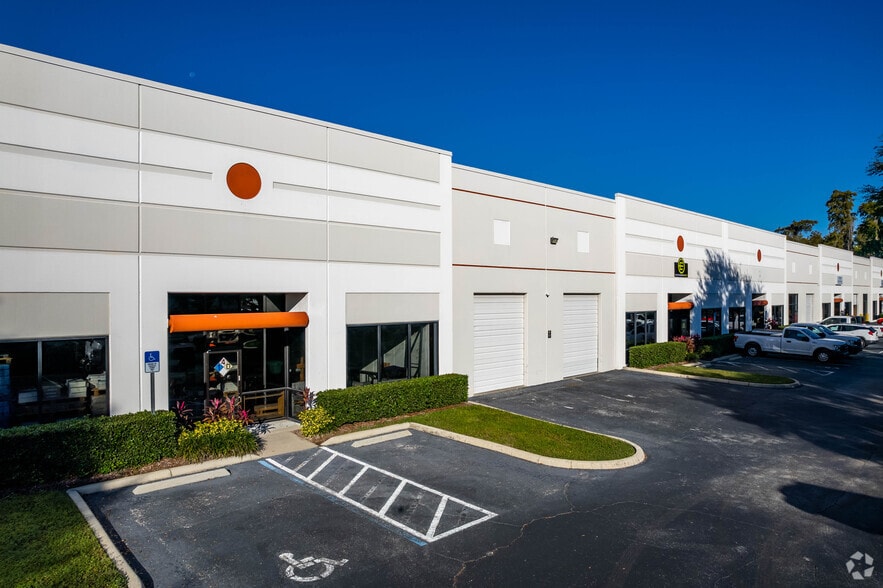 3905 Center Loop, Orlando, FL for lease - Building Photo - Image 1 of 35