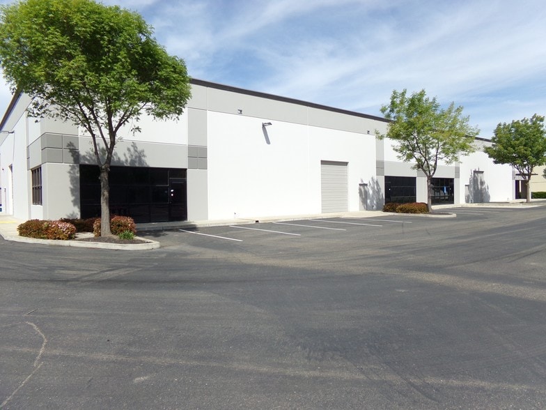 4082 Metro Dr, Stockton, CA for lease - Building Photo - Image 2 of 6