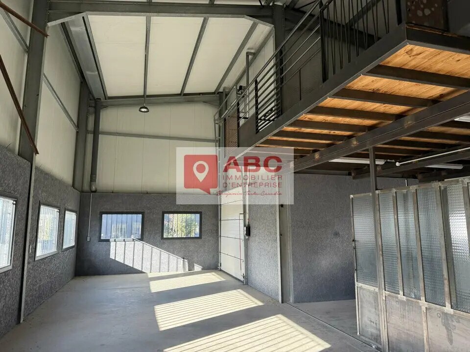 Flex in Saint-André for lease Interior Photo- Image 1 of 8