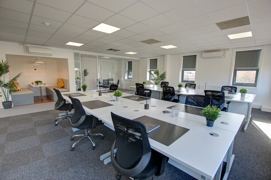 1 Oak St, Middlesbrough for lease - Interior Photo - Image 3 of 8