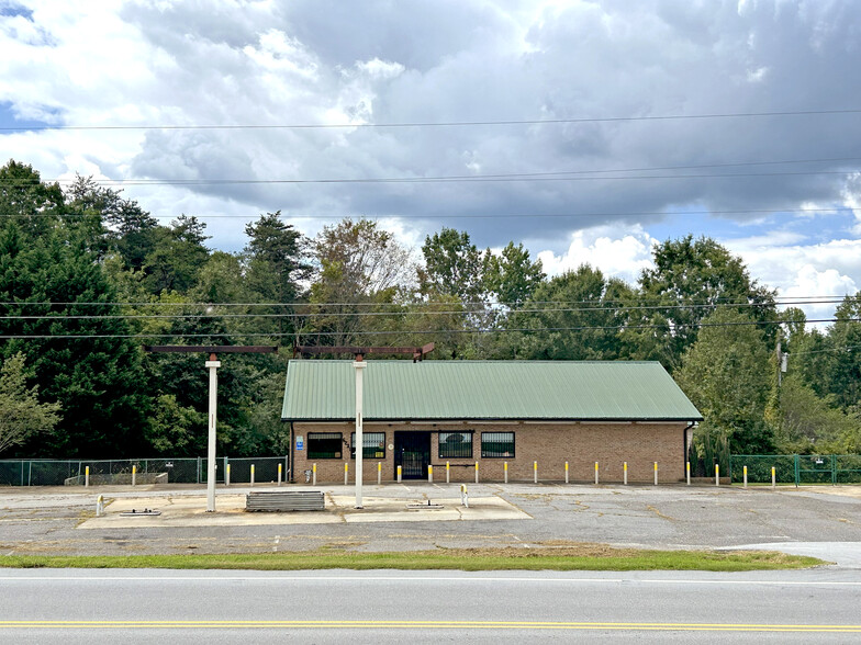 6231 Dallas Cherryville Hwy, Bessemer City, NC for sale - Primary Photo - Image 1 of 5