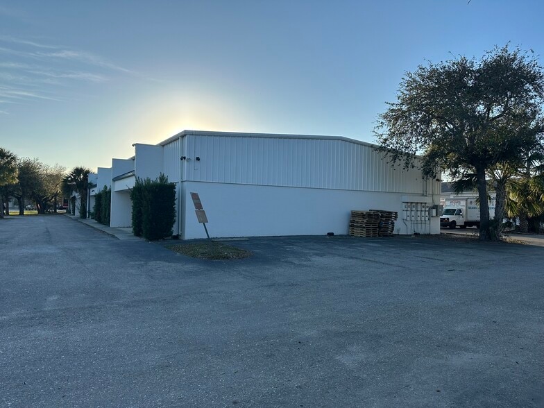 18480 Paulson Dr, Port Charlotte, FL for sale - Building Photo - Image 2 of 17