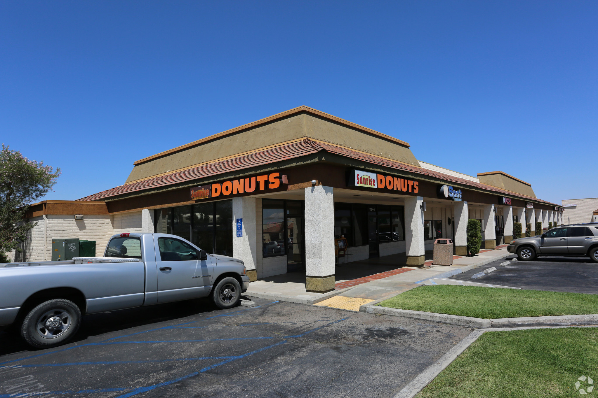 17320-17398 Main St, Hesperia, CA for lease Building Photo- Image 1 of 8