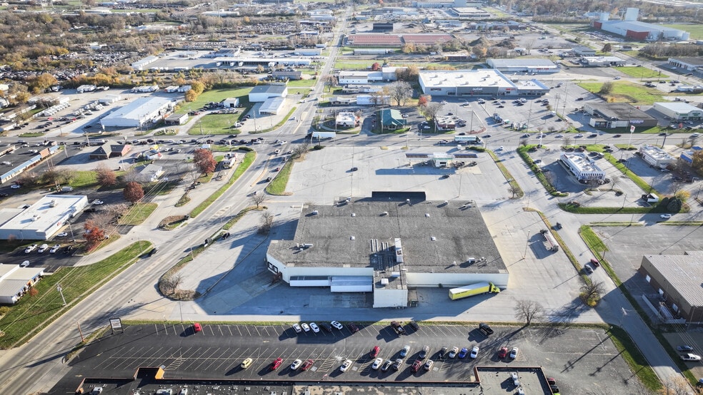 1450 E Pershing Rd, Decatur, IL for lease - Building Photo - Image 1 of 32