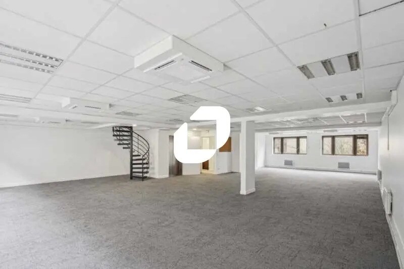 17 Rue D'Orleans, Neuilly-sur-Seine for lease - Building Photo - Image 3 of 9