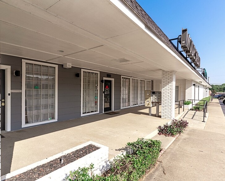 1012 N Davis Dr, Arlington, TX for sale - Building Photo - Image 2 of 15