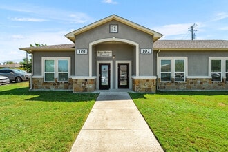 1490 Rusk Rd, Round Rock, TX for lease Interior Photo- Image 2 of 26