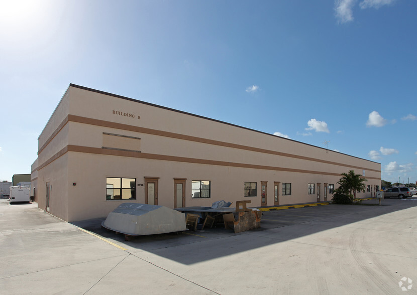 2850 SE Monroe St, Stuart, FL for lease - Primary Photo - Image 2 of 6