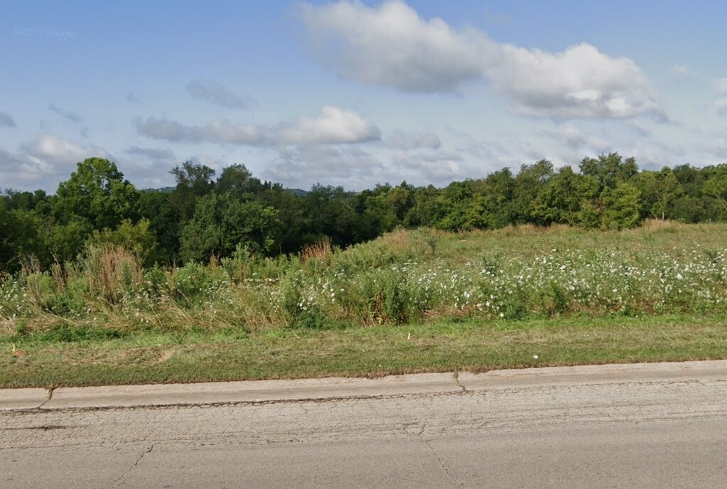 03 Cedar Cross Rd, Dubuque, IA for sale Primary Photo- Image 1 of 1