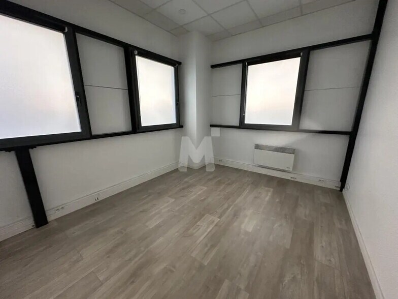 Office in Morangis for lease - Interior Photo - Image 3 of 6