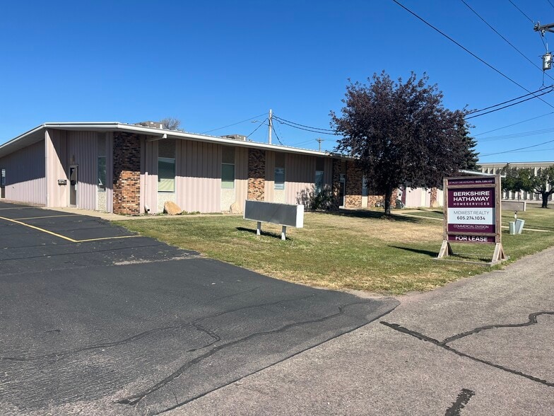 1607 C Ave, Sioux Falls, SD for lease - Building Photo - Image 2 of 9