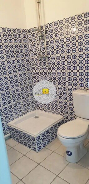 Retail in Sainte-Foy-lès-Lyon for lease - Interior Photo - Image 3 of 3