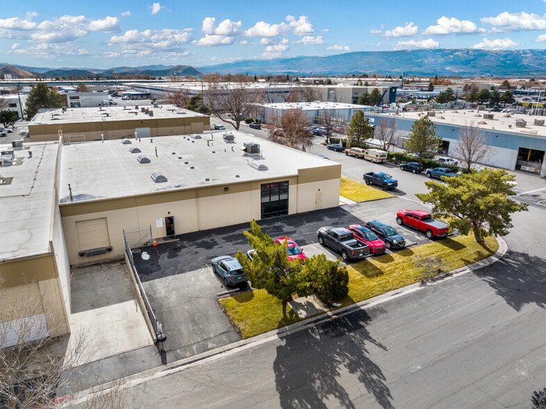 521-527 Dunn Cir, Sparks, NV for lease - Building Photo - Image 3 of 8