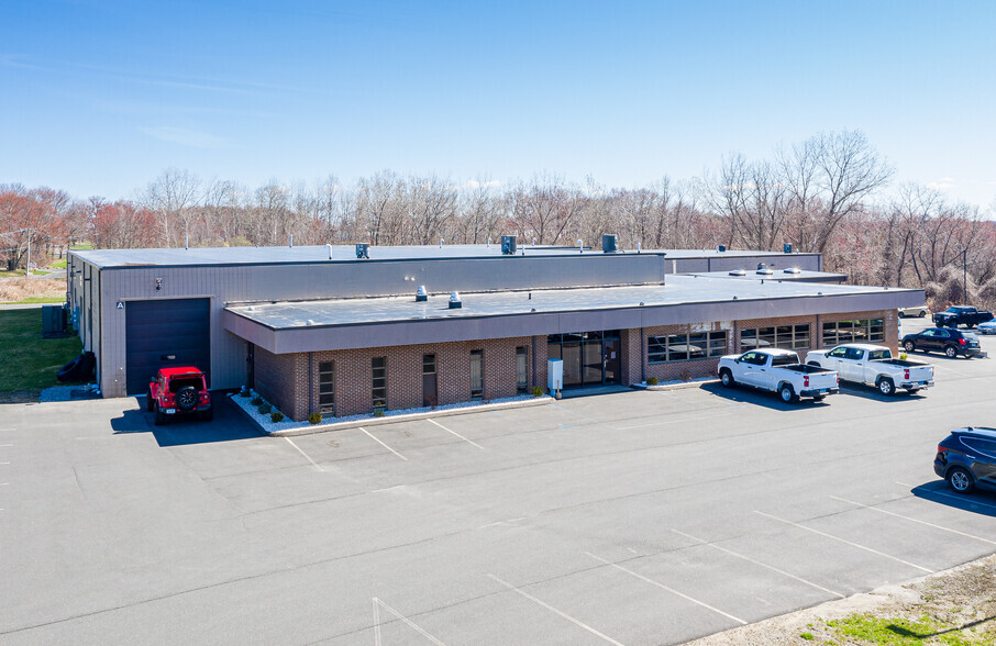 40 Callender Rd, Watertown, CT for lease - Primary Photo - Image 2 of 10