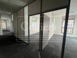 8 Rue Sainte Barbe, Marseille for lease Interior Photo- Image 2 of 10