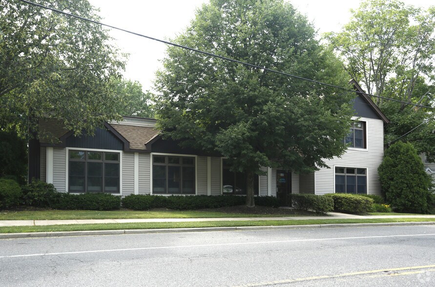 648 Holmdel Rd, Hazlet, NJ for sale - Primary Photo - Image 1 of 1