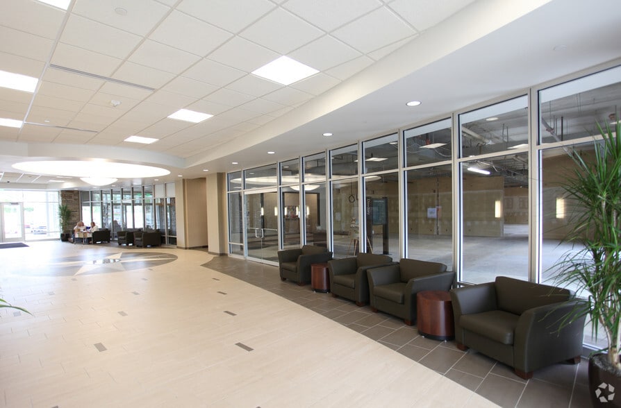 8100-8120 Penn Ave S, Bloomington, MN for lease - Interior Photo - Image 2 of 10