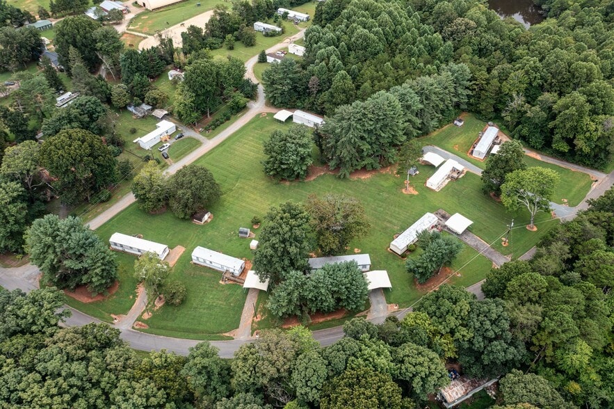 7 Lots and 7 Leased Mobile Homes portfolio of 7 properties for sale on LoopNet.com - Building Photo - Image 3 of 37