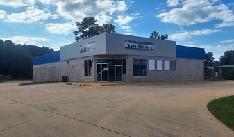 Leesburg - Huntlee's Appliance & More - Parking Garage