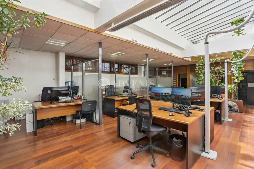 Office in Paris for lease - Interior Photo - Image 2 of 5