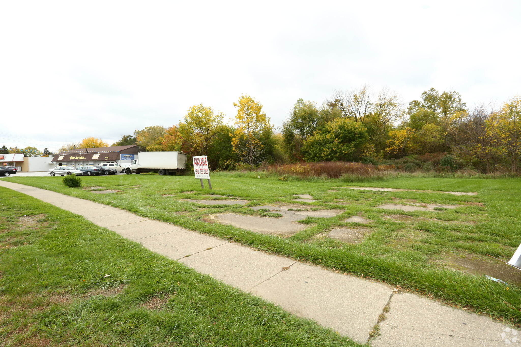 S Saginaw St, Burton, MI for sale Primary Photo- Image 1 of 2