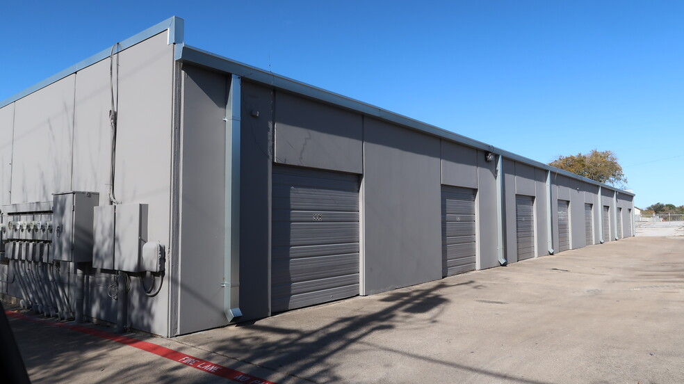 1510 Randolph St, Carrollton, TX for lease - Building Photo - Image 3 of 20