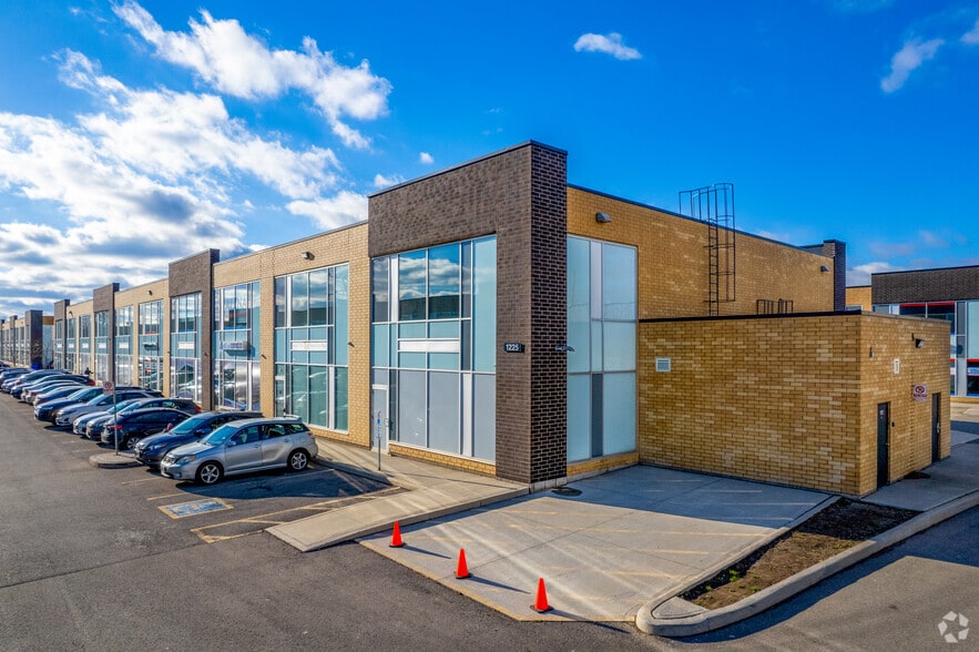 1225 Queensway E, Mississauga, ON for sale - Building Photo - Image 3 of 4