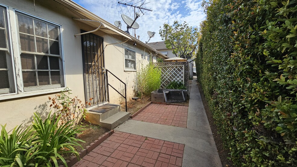 2002-2012 Montana Ave, Santa Monica, CA for sale - Building Photo - Image 3 of 14