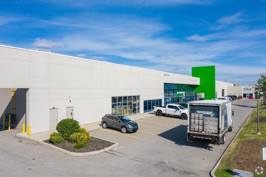 333 28th St NE, Calgary, AB for sale - Building Photo - Image 3 of 5