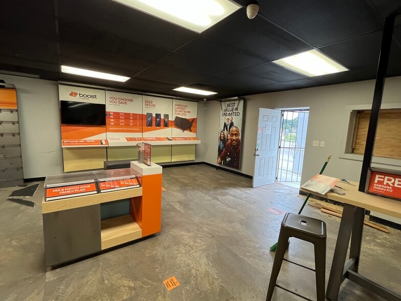 5906 Prospect Ave, Kansas City, MO for lease - Interior Photo - Image 2 of 7