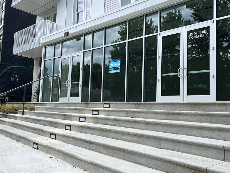 872 Memorial Dr, Atlanta, GA for lease - Building Photo - Image 2 of 7