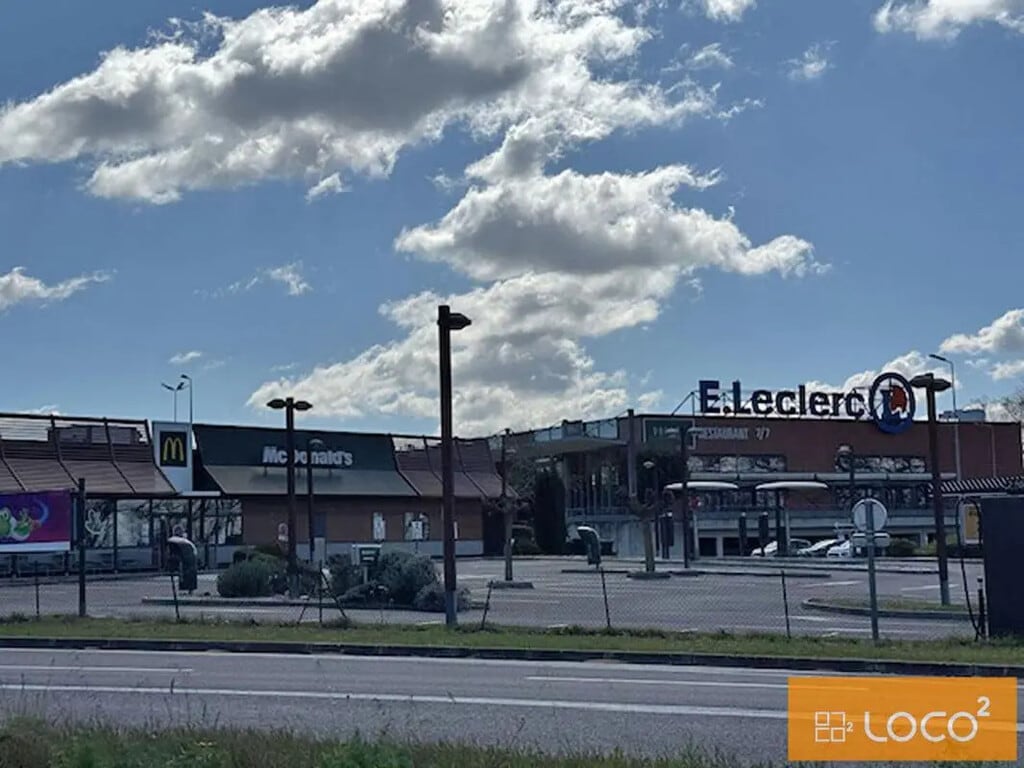 Location Commerce 200 m² - Photo 1