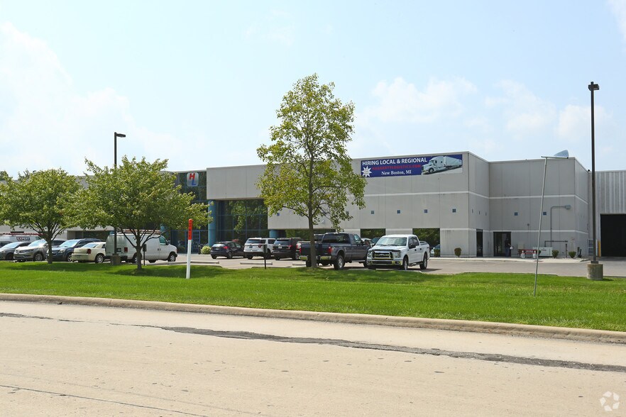 17900 Woodland Dr, Huron Twp, MI 48164