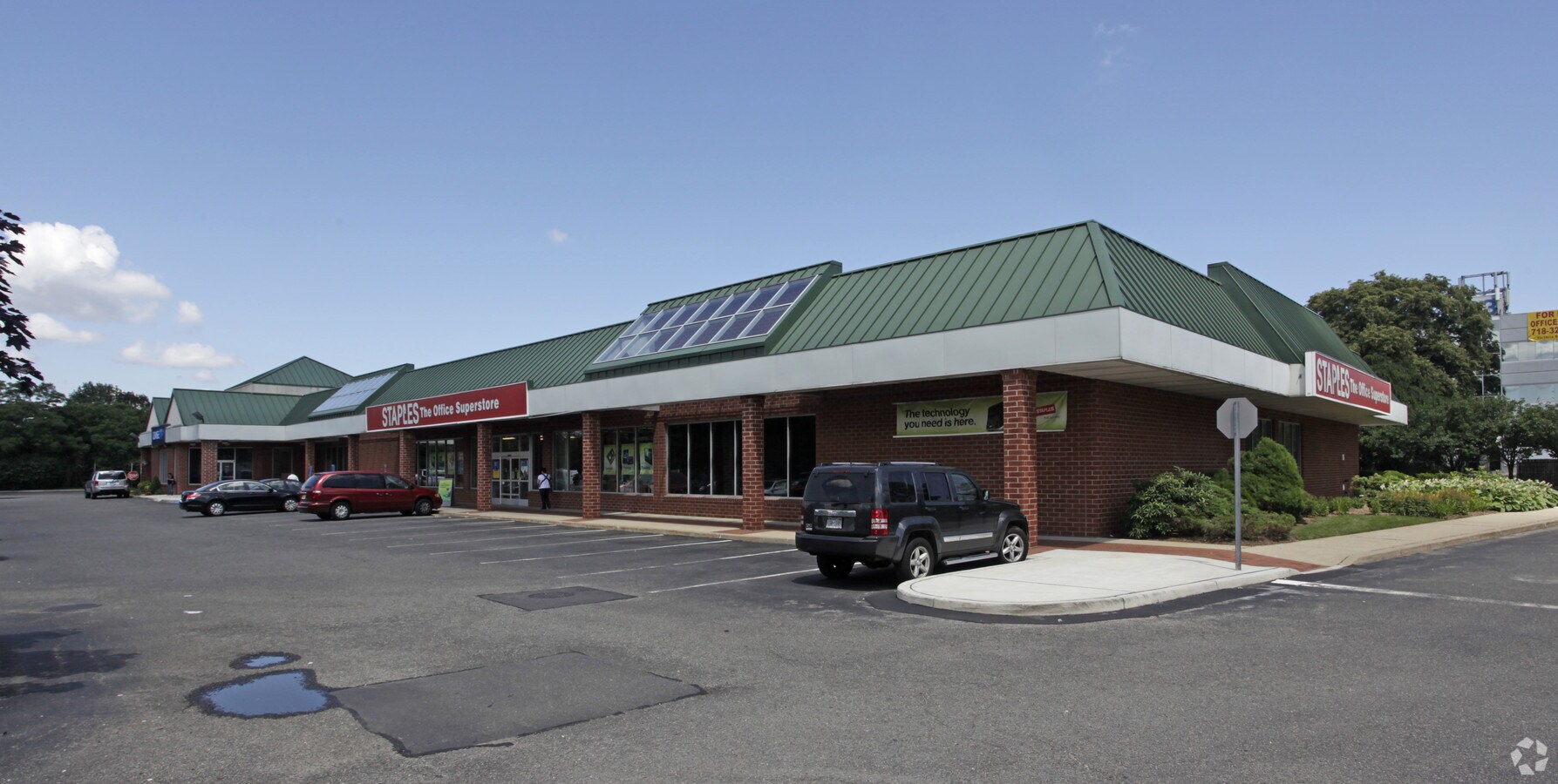 4955 W Jericho Tpke, Huntington Station, NY 11746 Chase/Staples