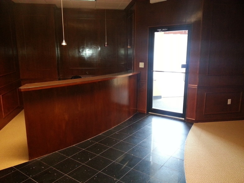 4 West Dr, Chesterfield, MO for lease - Interior Photo - Image 2 of 11