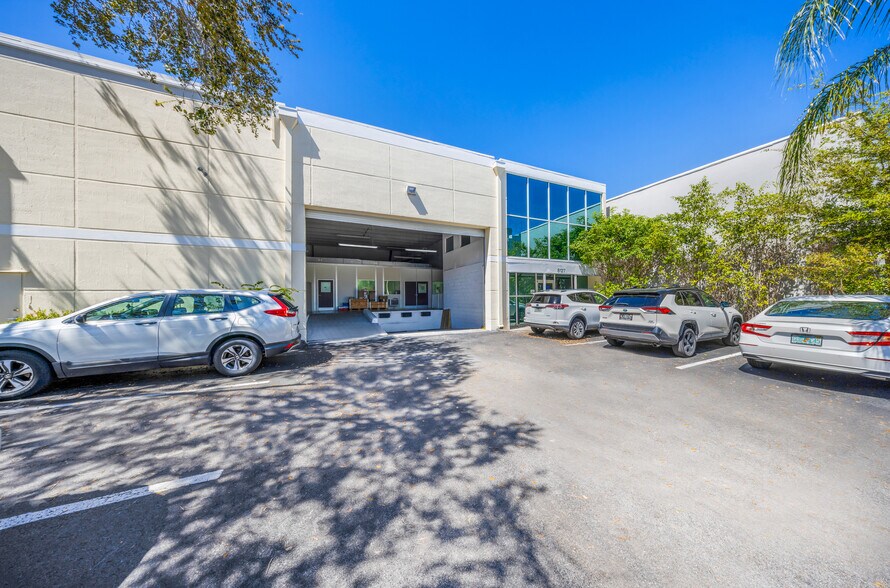 8127 NW 29th St, Miami, FL for sale - Building Photo - Image 1 of 27