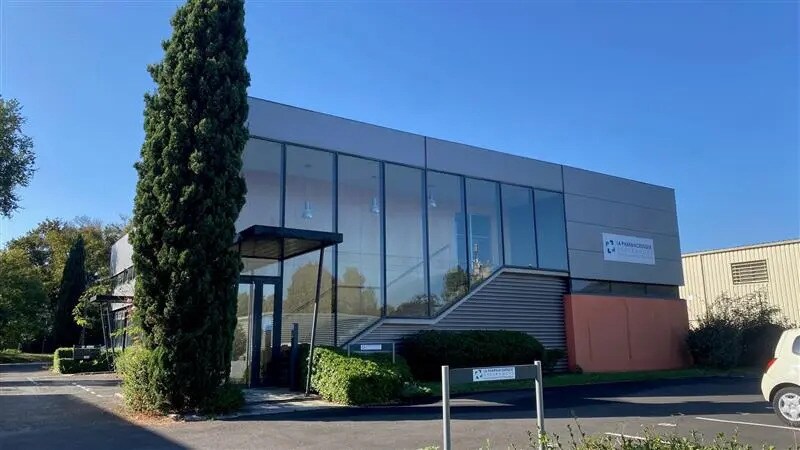 Office in Floirac for lease - Building Photo - Image 1 of 9