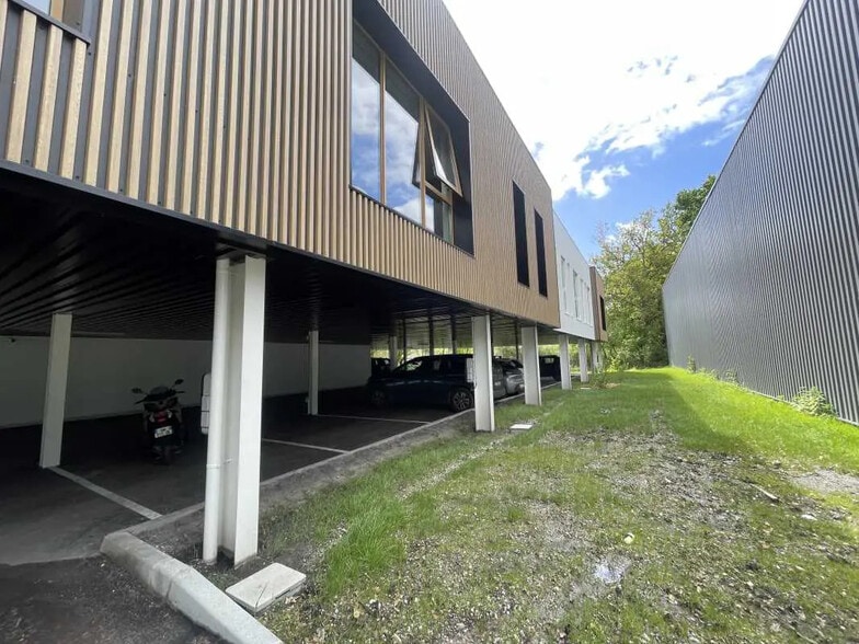 Office in Bruges for lease - Building Photo - Image 3 of 13