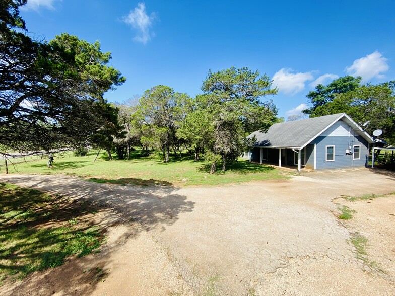 160 FM 1863, New Braunfels, TX for sale - Primary Photo - Image 1 of 8