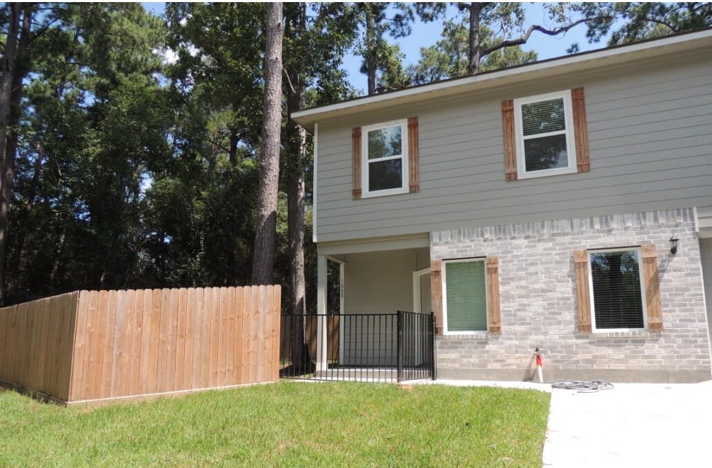 1100 Mann Rd, Conroe, TX for sale Primary Photo- Image 1 of 2