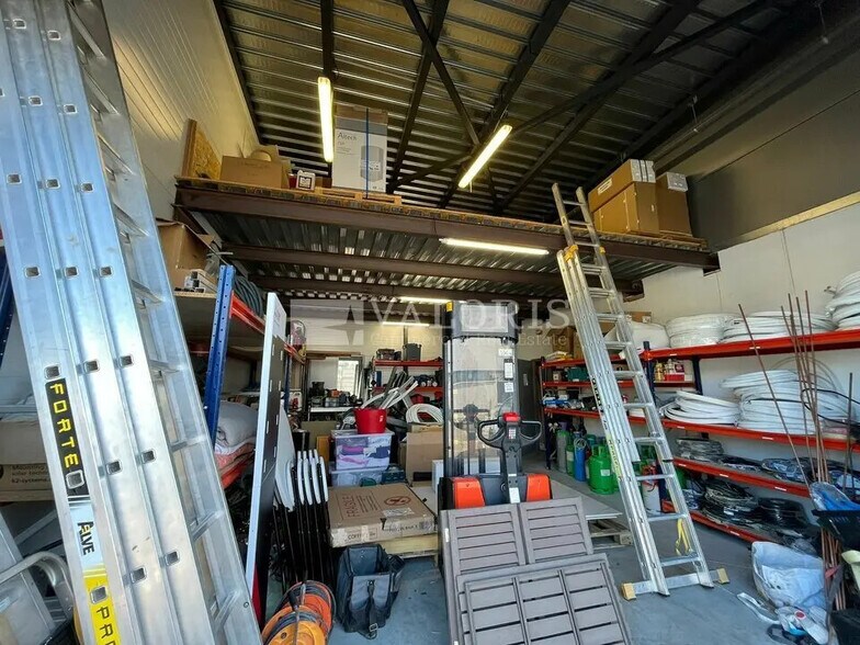 Flex in Aix-en-Provence for lease - Interior Photo - Image 3 of 11