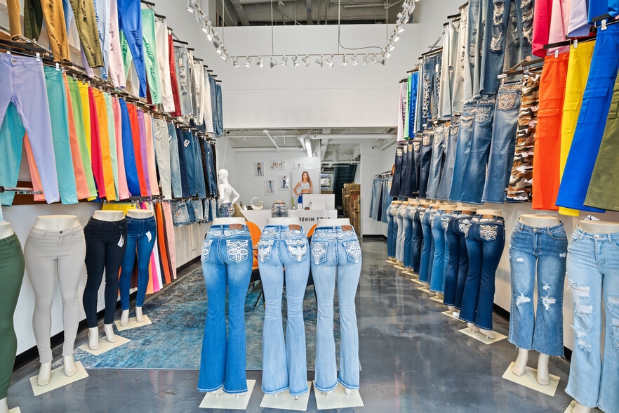 747 E 10th St, Los Angeles, CA for sale - Interior Photo - Image 1 of 9