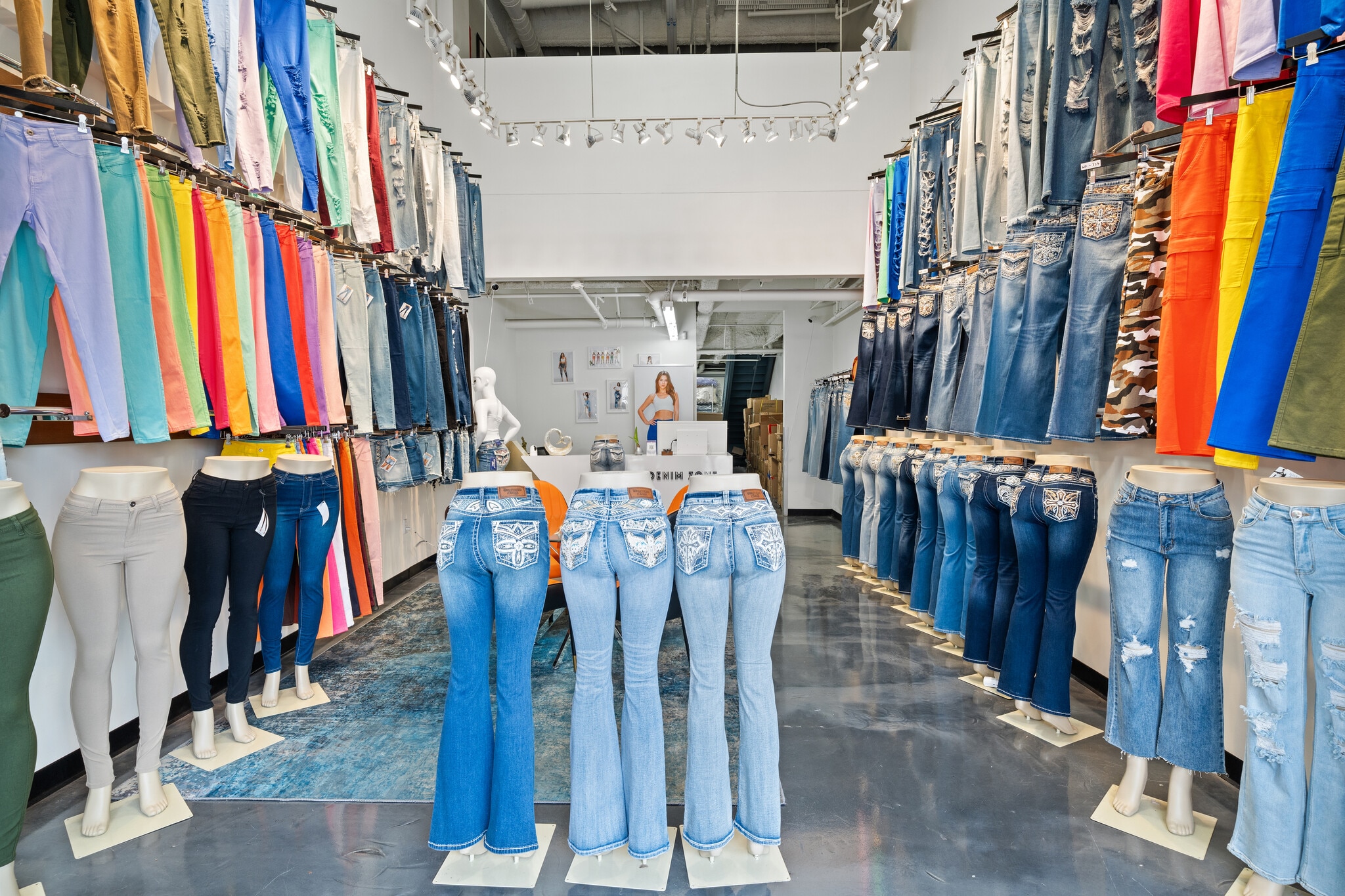 747 E 10th St, Los Angeles, CA for sale Interior Photo- Image 1 of 10