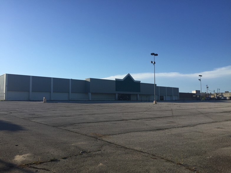 4415 McMasters Ave, Hannibal, MO for sale - Building Photo - Image 1 of 1