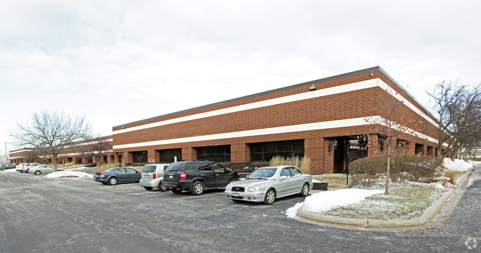 960 Industrial Dr, Elmhurst, IL for lease - Building Photo - Image 2 of 4